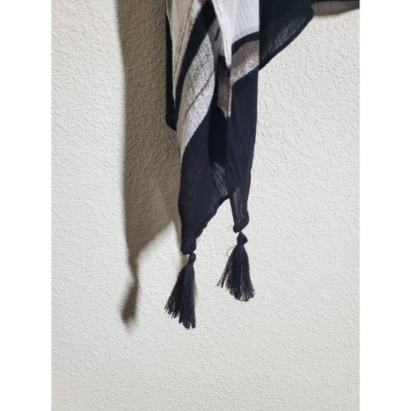 NWT Vince Camuto Black Abstract Print Tassel Kimono Cardigan One Size Layering - Picture 3 of 9